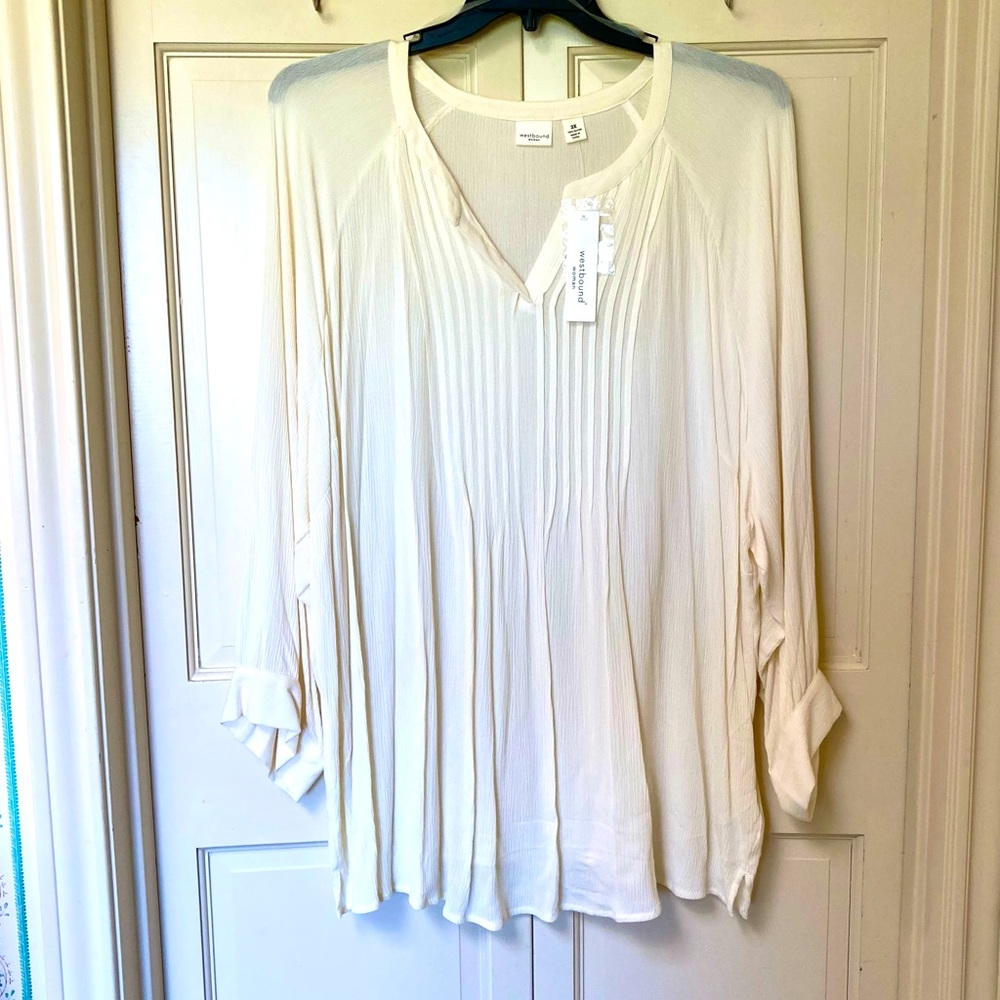 🦋🐚NWT Westbound Woman Cream Top🐚🦋